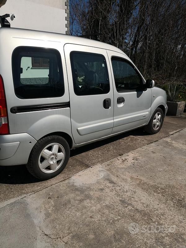 Usata Renault Kangoo 106 CV (77 kW) 2007 Grigio Monovolume