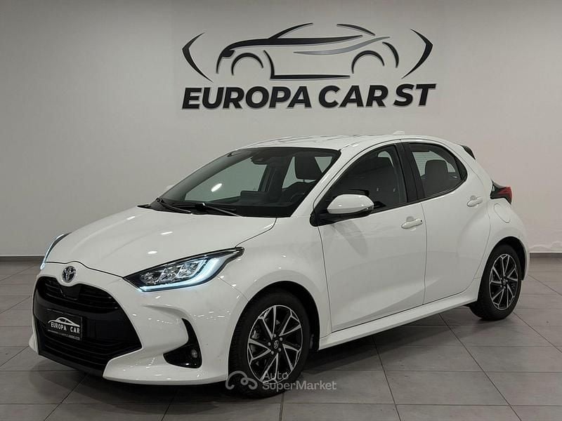 Usata Toyota Yaris Hybrid Trend 116 CV (85 kW) 2021 Bianco Utilitaria