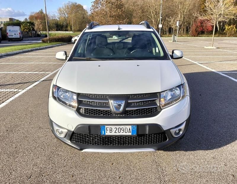 Usata Dacia Sandero Stepway 90 CV (66 kW) 2015 Bianco Berlina