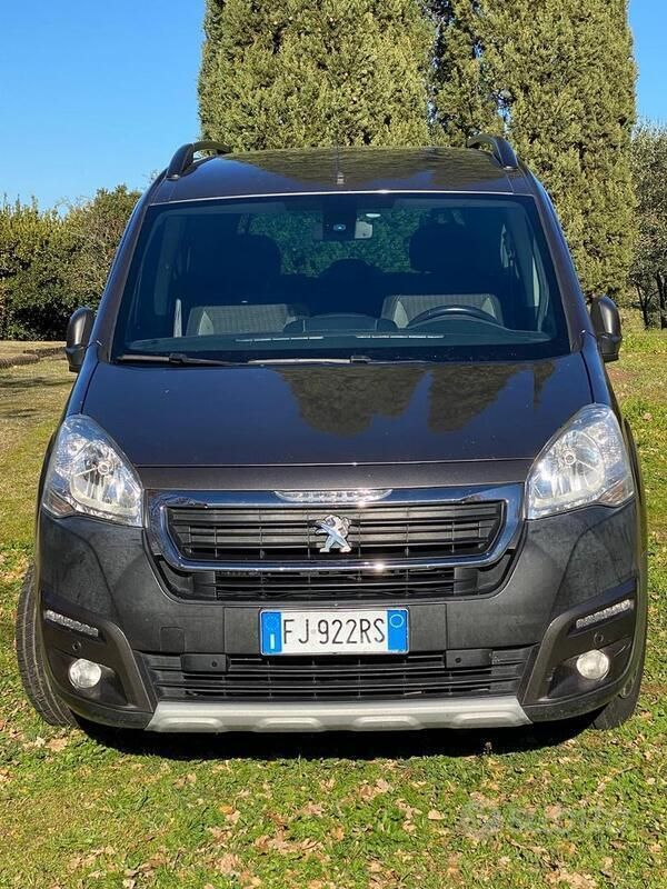 Usata 2017 Peugeot Partner Monovolume | 9500 € (Buon prezzo) - Immagine 1/4