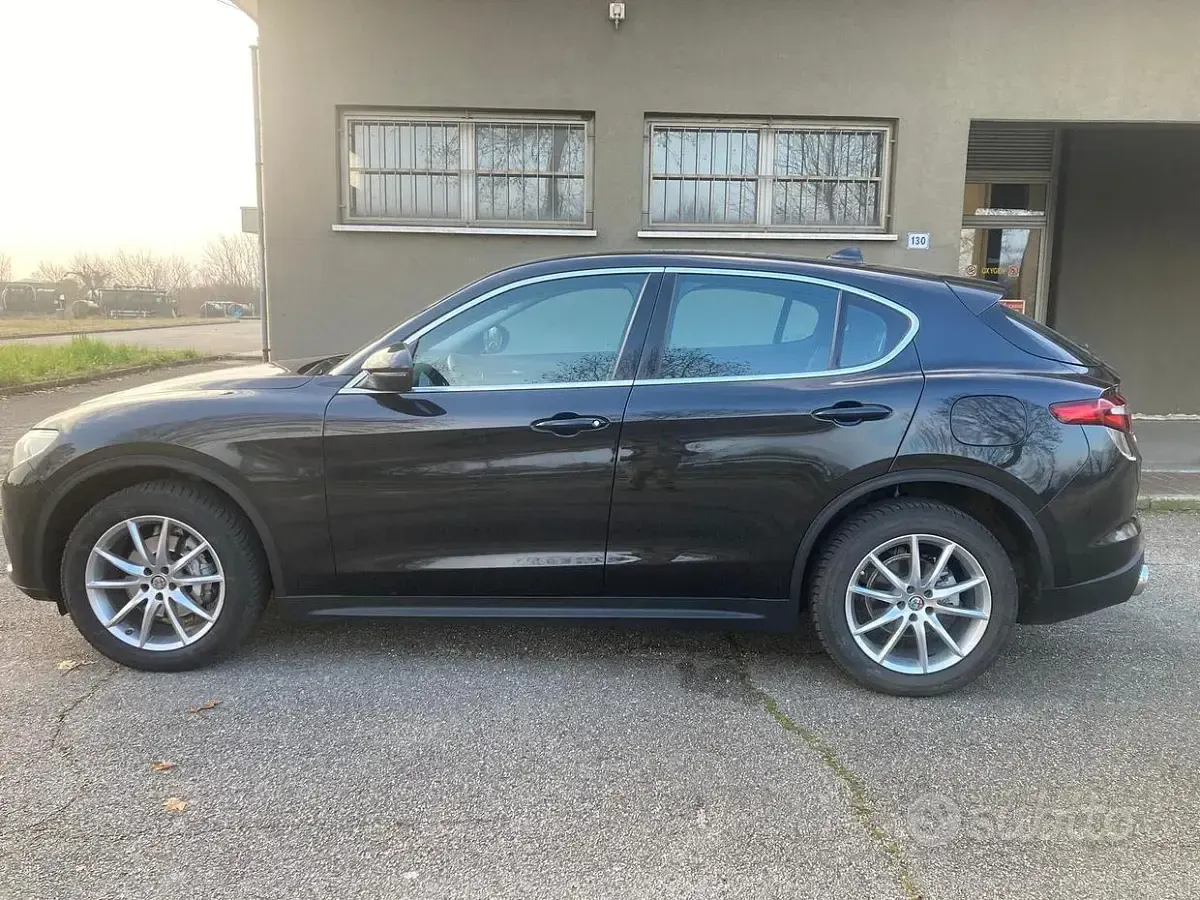 Usata Alfa Romeo Stelvio 190 CV (139 kW) 2019 Nero SUV