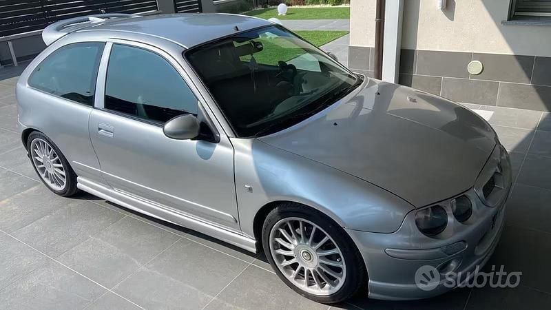 Usata MG ZR 160 CV (117 kW) 2003 Grigio Utilitaria