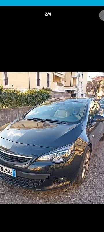 Usata Opel Astra GTC Cosmo 140 CV (102 kW) 2012 Berlina