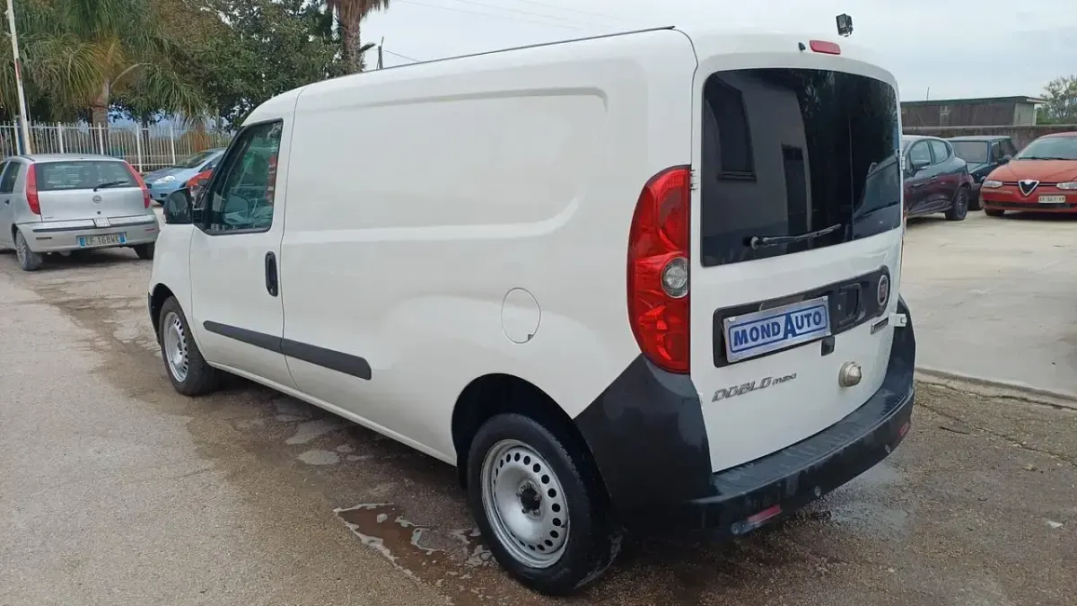 Usata Fiat Doblò Lounge 95 CV (69 kW) 2021 Bianco Monovolume