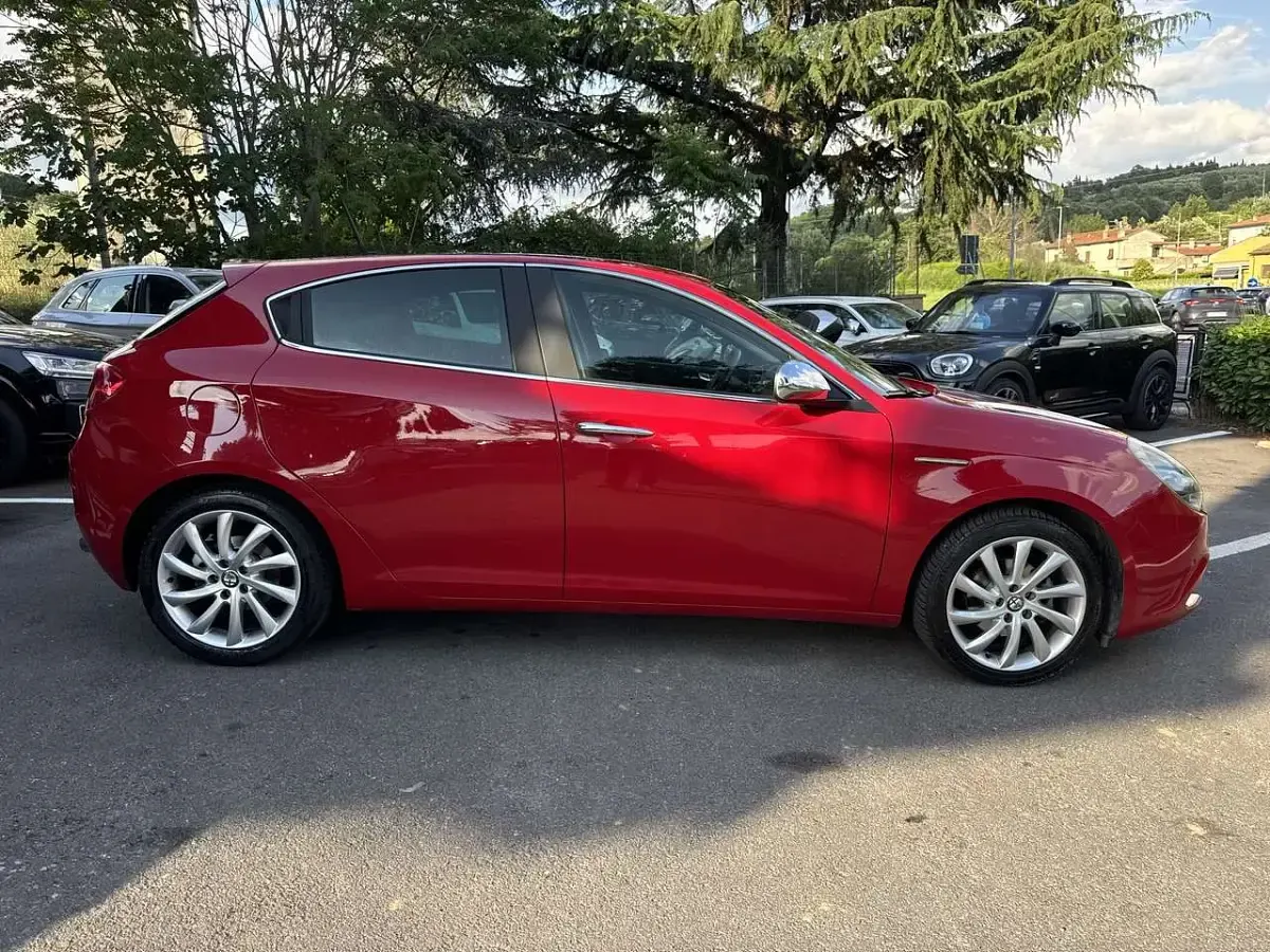 Usata Alfa Romeo Giulietta 120 CV (88 kW) 2015 Rosso Utilitaria