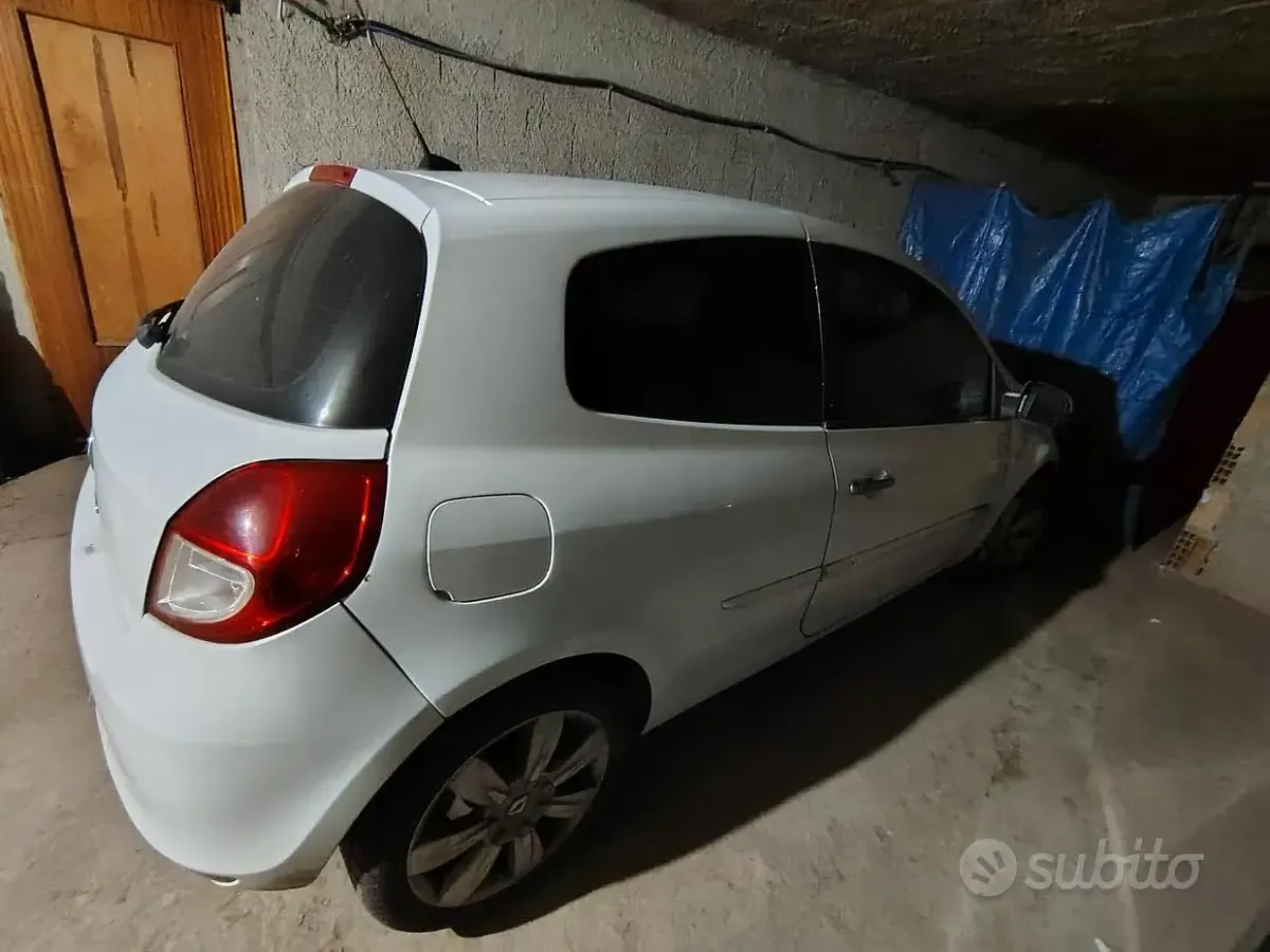 Usata Renault Clio II 75 CV (55 kW) 2010 Berlina