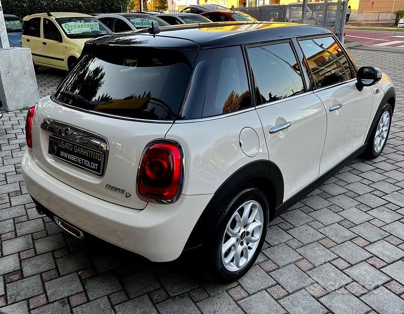 Usata Mini Cooper D 116 CV (85 kW) 2016 Beige Utilitaria
