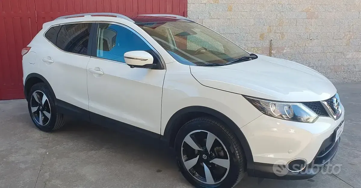 Usata Nissan Qashqai N-Connecta 110 CV (80 kW) 2016 Bianco SUV