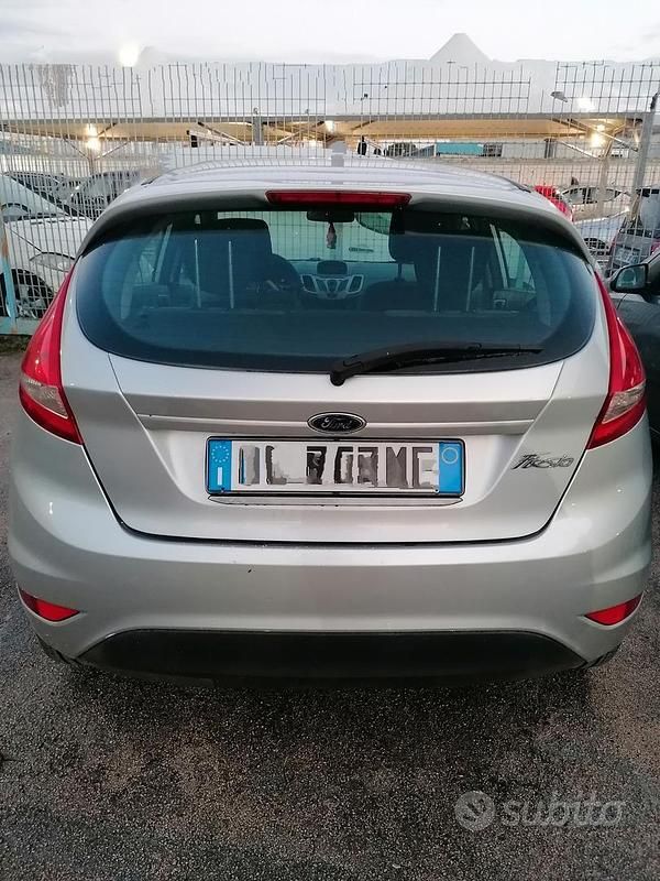Usata Ford Fiesta Titanium 96 CV (70 kW) 2010 Grigio Utilitaria