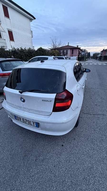 Usata BMW 118 143 CV (105 kW) 2009 Bianco Utilitaria