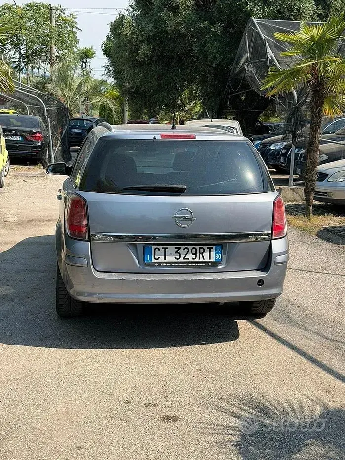 Usata Opel Astra Elegance 105 CV (77 kW) 2005 Grigio Station wagon