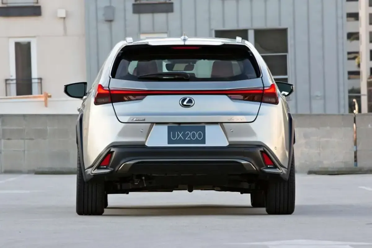 Nuova Lexus UX 300h 199 CV (146 kW) 2026 Argento SUV