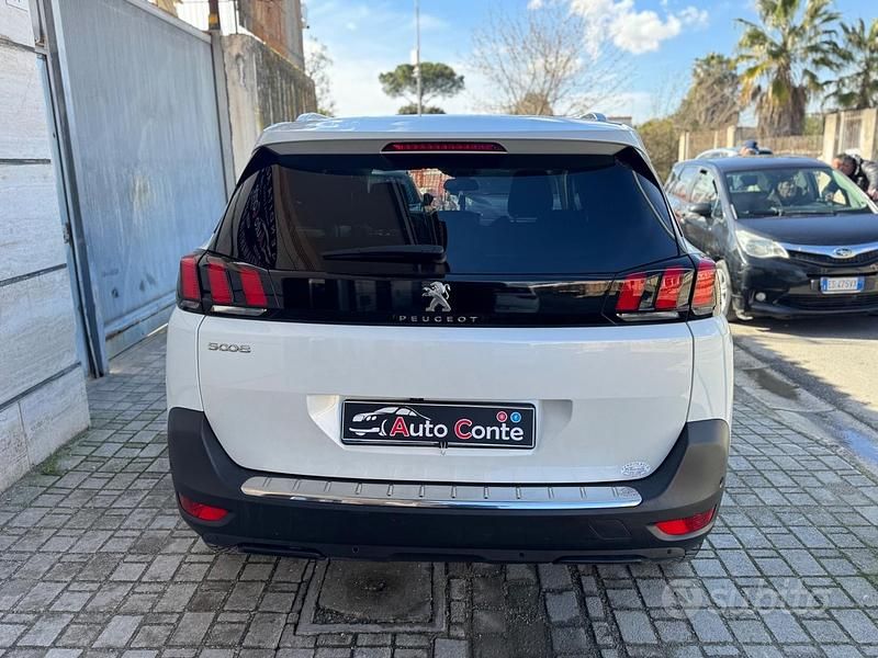 Usata Peugeot 5008 Allure 130 CV (95 kW) 2023 Bianco SUV