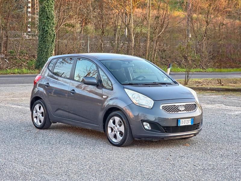 Usata Kia Venga EX 89 CV (65 kW) 2010 Grigio Utilitaria