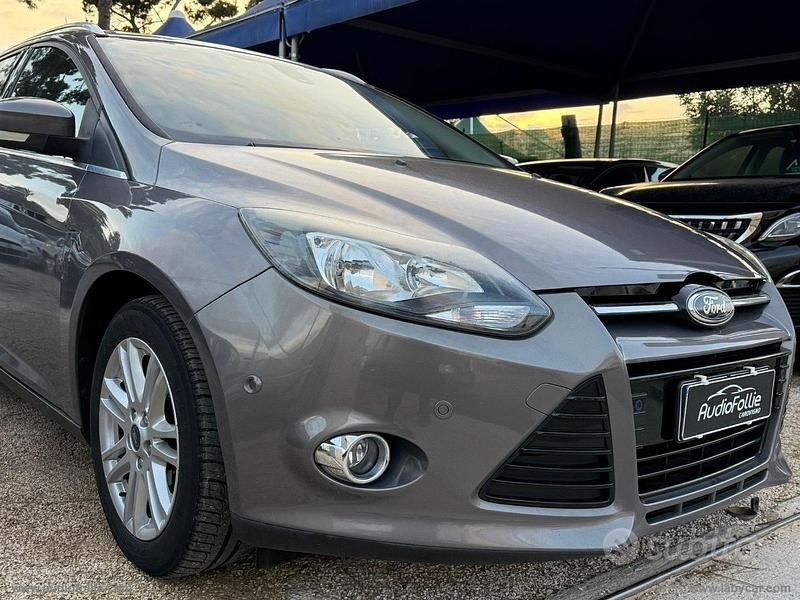 Usata Ford Focus Titanium 116 CV (85 kW) 2014 Grigio chiaro Station wagon