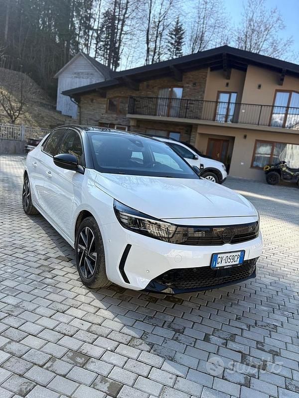 Usata Opel Corsa 100 CV (73 kW) 2024 Bianco Utilitaria