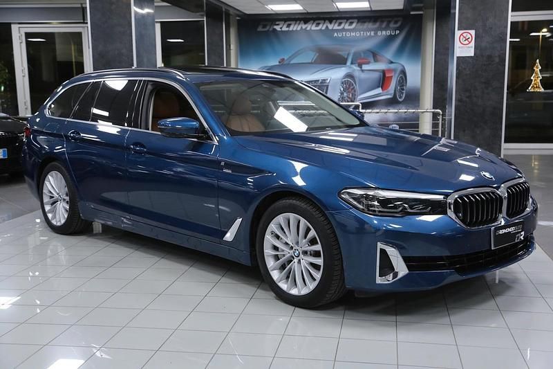 Usata BMW 530 Luxury Line 249 CV (183 kW) 2021 Blu Station wagon
