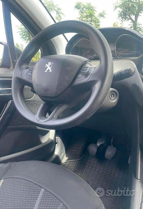 Usata Peugeot 208 68 CV (50 kW) 2015 Blu Utilitaria