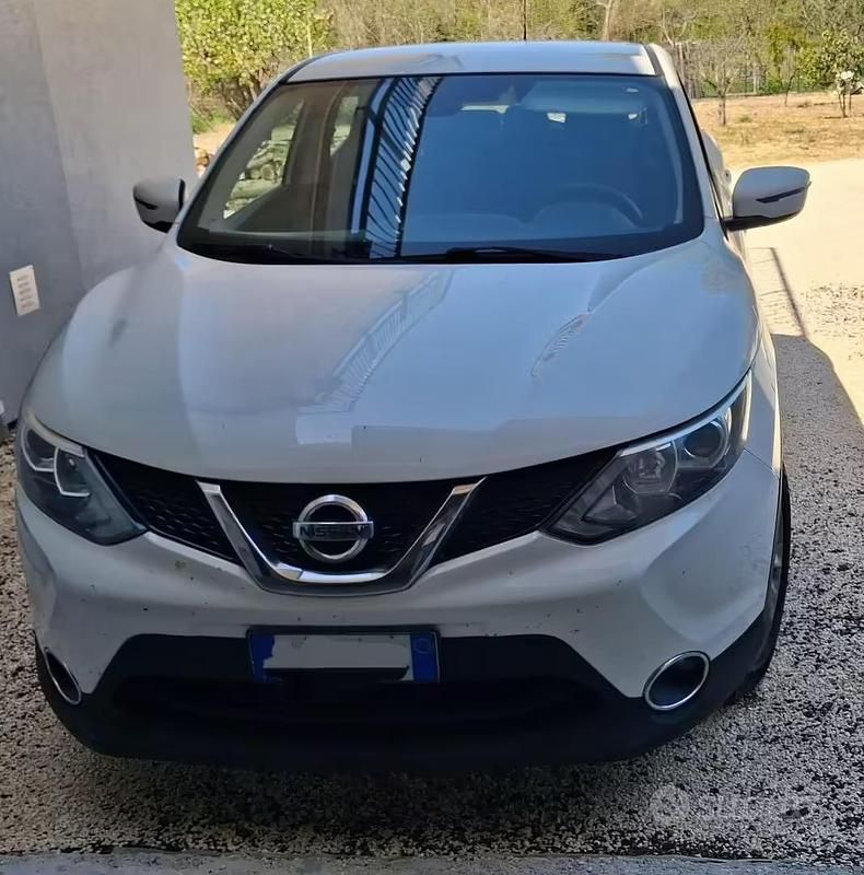 Usata Nissan Qashqai Acenta 110 CV (80 kW) 2015 Bianco SUV