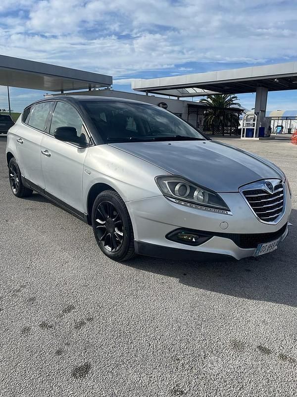 Usata Lancia Delta 105 CV (77 kW) 2009 Grigio Utilitaria