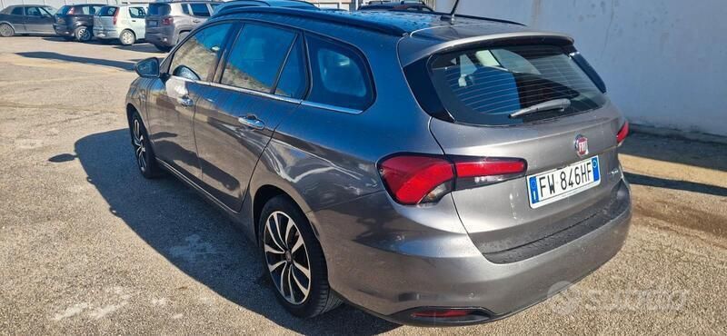 Usata Fiat Tipo 120 CV (88 kW) 2019 Grigio Station wagon