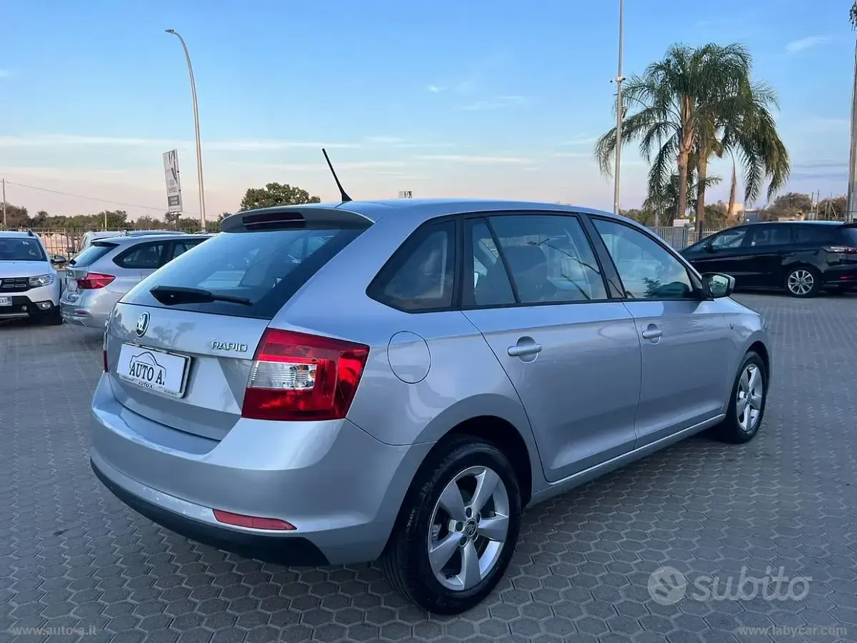 Usata Skoda Rapid Executive 90 CV (66 kW) 2014 Argento Utilitaria