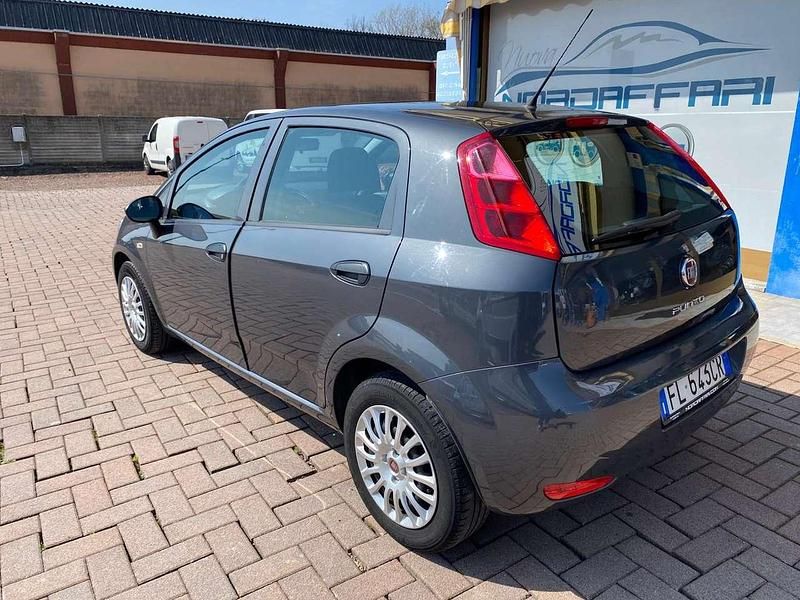 Usado Fiat Punto Street 69 CV (50 kW) 2017 Gris Utilitario