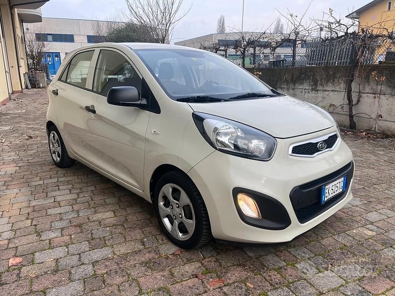 Usata Kia Picanto City 69 CV (50 kW) 2011 Beige Utilitaria