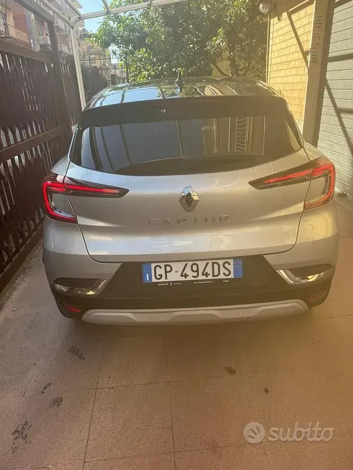 Usata Renault Captur Techno 101 CV (74 kW) 2023 Grigio SUV
