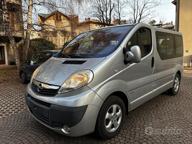 Grigio Usata 2007 Opel Vivaro Cosmo Monovolume | 11.900 € (Cara) - Immagine 1/4