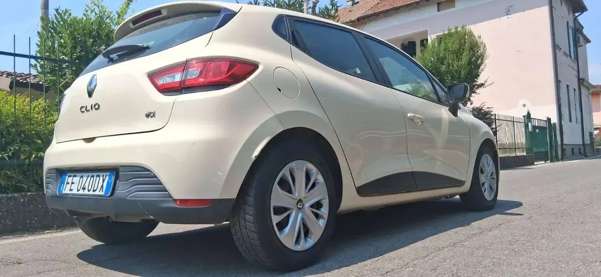Usata Renault Clio IV Zen 75 CV (55 kW) 2016 Beige Berlina