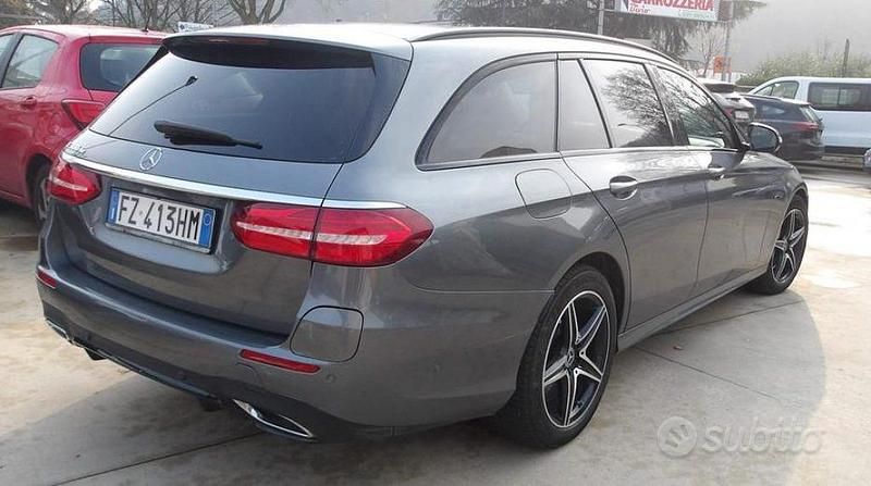 Usata Mercedes E300 Premium 194 CV (142 kW) 2019 Grigio Station wagon