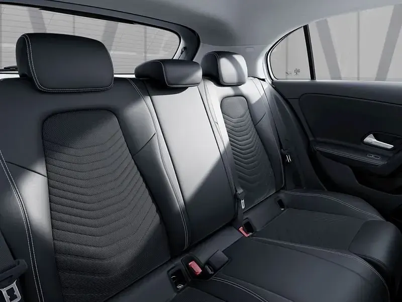 Nuova Mercedes A180 Advanced 116 CV (85 kW) 2026 Argento hightech Utilitaria