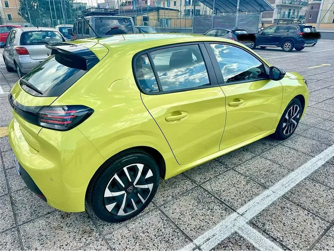 Usata Peugeot 208 Active 75 CV (55 kW) 2024 Utilitaria