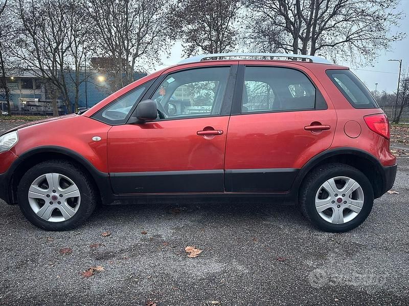 Usata Fiat Sedici 107 CV (78 kW) 2009 Rosso SUV