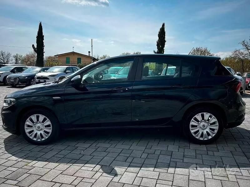 Usata Fiat Tipo Easy 95 CV (69 kW) 2017 Blu/azzurro Berlina