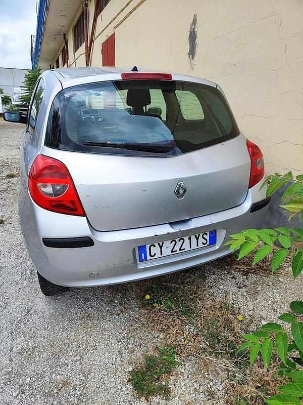 Usata Renault Clio II 98 CV (72 kW) 2006 Grigio Utilitaria