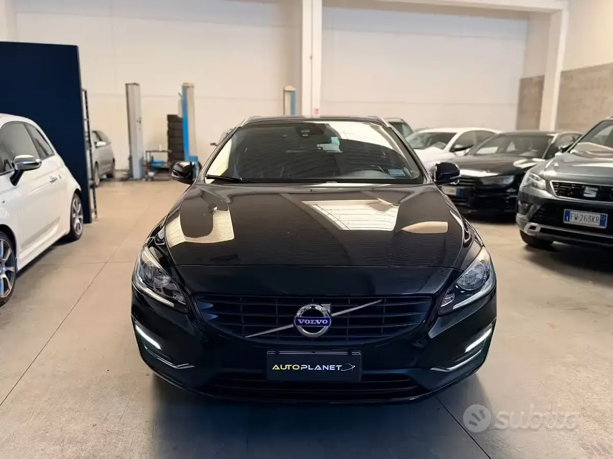 Usata Volvo V60 Ocean Race 120 CV (88 kW) 2017 Nero Station wagon