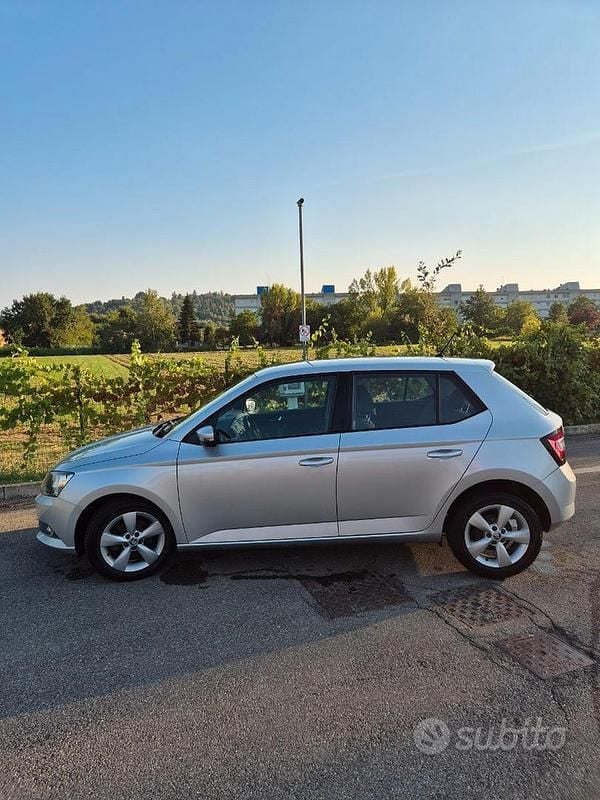 Usata Skoda Fabia 90 CV (66 kW) 2015 Grigio Utilitaria