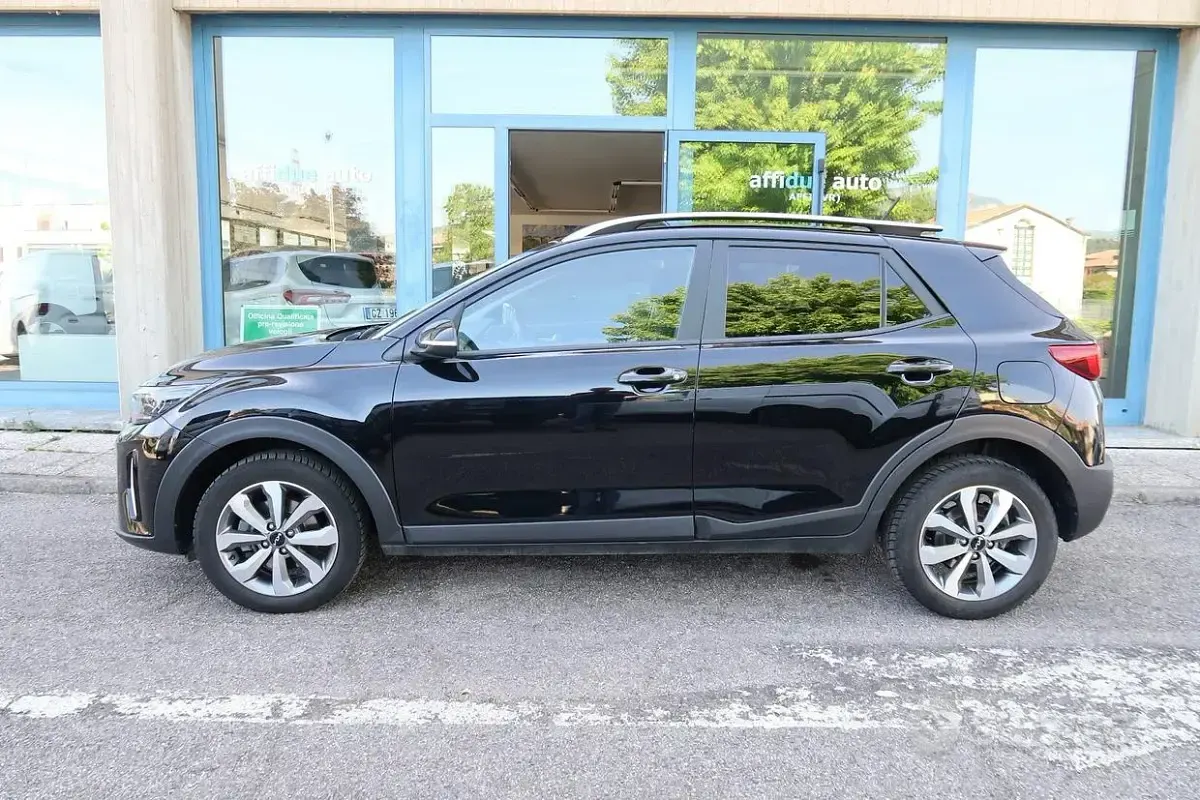 Gebraucht Kia Stonic Style 84 PS (61 kW) 2023 Schwarz SUV