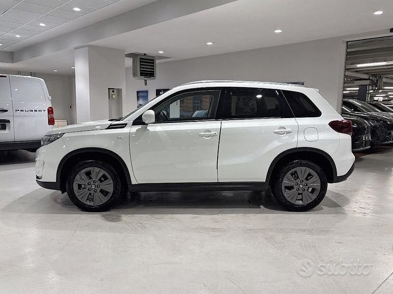 Usata Suzuki Vitara Cool 129 CV (94 kW) 2023 Bianco SUV