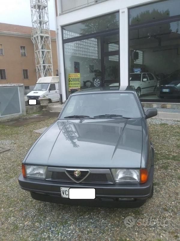 Usata Alfa Romeo 75 110 CV (80 kW) 1990 Verde Berlina