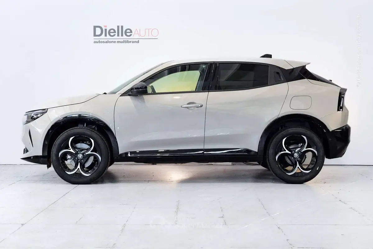 Nuova Alfa Romeo Junior Ti 145 CV (106 kW) 2026 Bianco SUV