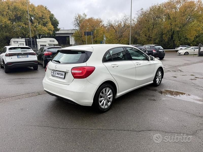 Usata Mercedes A180 Executive 109 CV (80 kW) 2015 Bianco Berlina