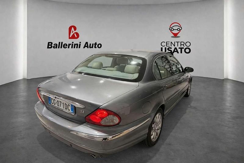 Usata Jaguar X-type Executive 196 CV (144 kW) 2003 Grigio Berlina