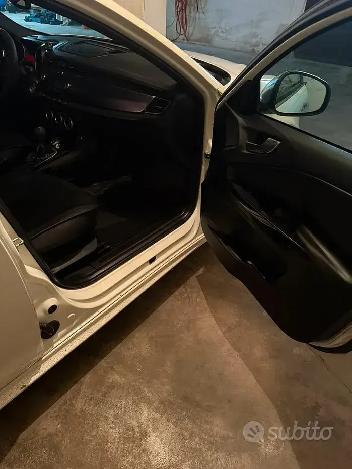 Usata Alfa Romeo Giulietta 2012 Bianco Utilitaria