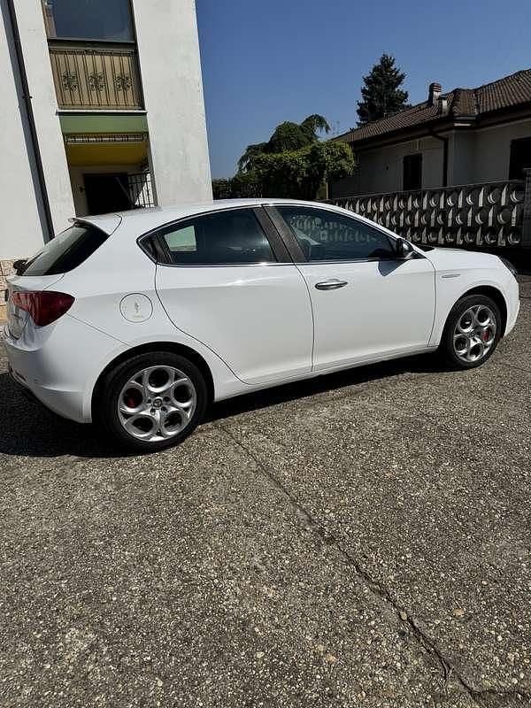 Second-hand Alfa Romeo Giulietta Super 120 CP (88 kW) 2020 Hatchback