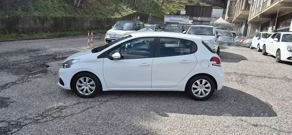 Usata Peugeot 208 Active 102 CV (75 kW) 2019 Bianco Utilitaria