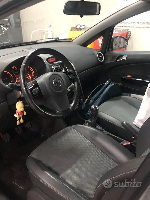 Usata Opel Corsa 75 CV (55 kW) 2010 Grigio Utilitaria