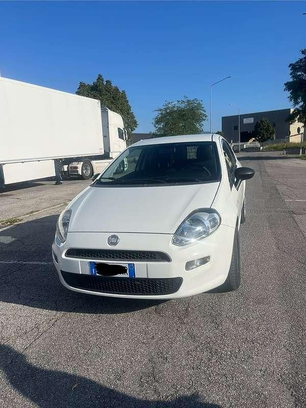 Usata 2013 Fiat Punto Easy Due volumi | 3700 € (Ottimo prezzo) - Immagine 1/4